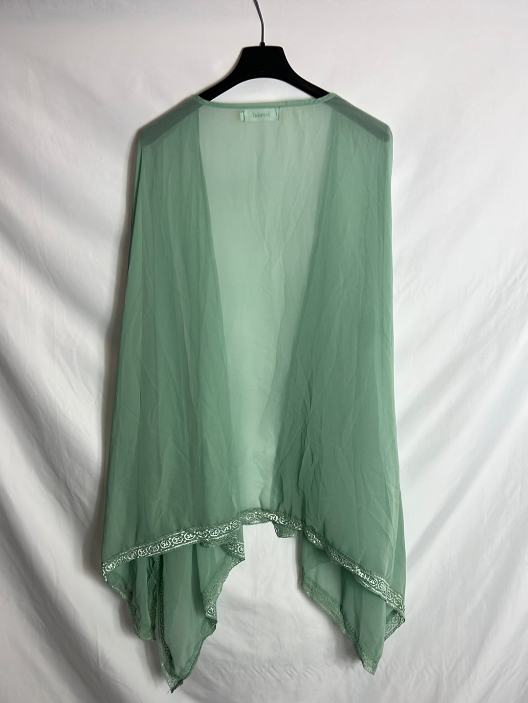 IREVIAL. Chal verde claro detalle encaje. T L