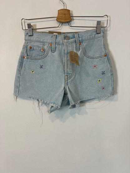 LEVI'S. Embroidered flower shorts T.24(34)