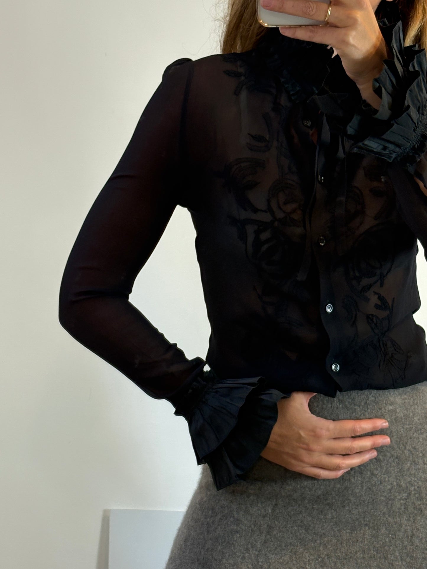 BARBARA BUI. Blusa negra semitransparente. T 36