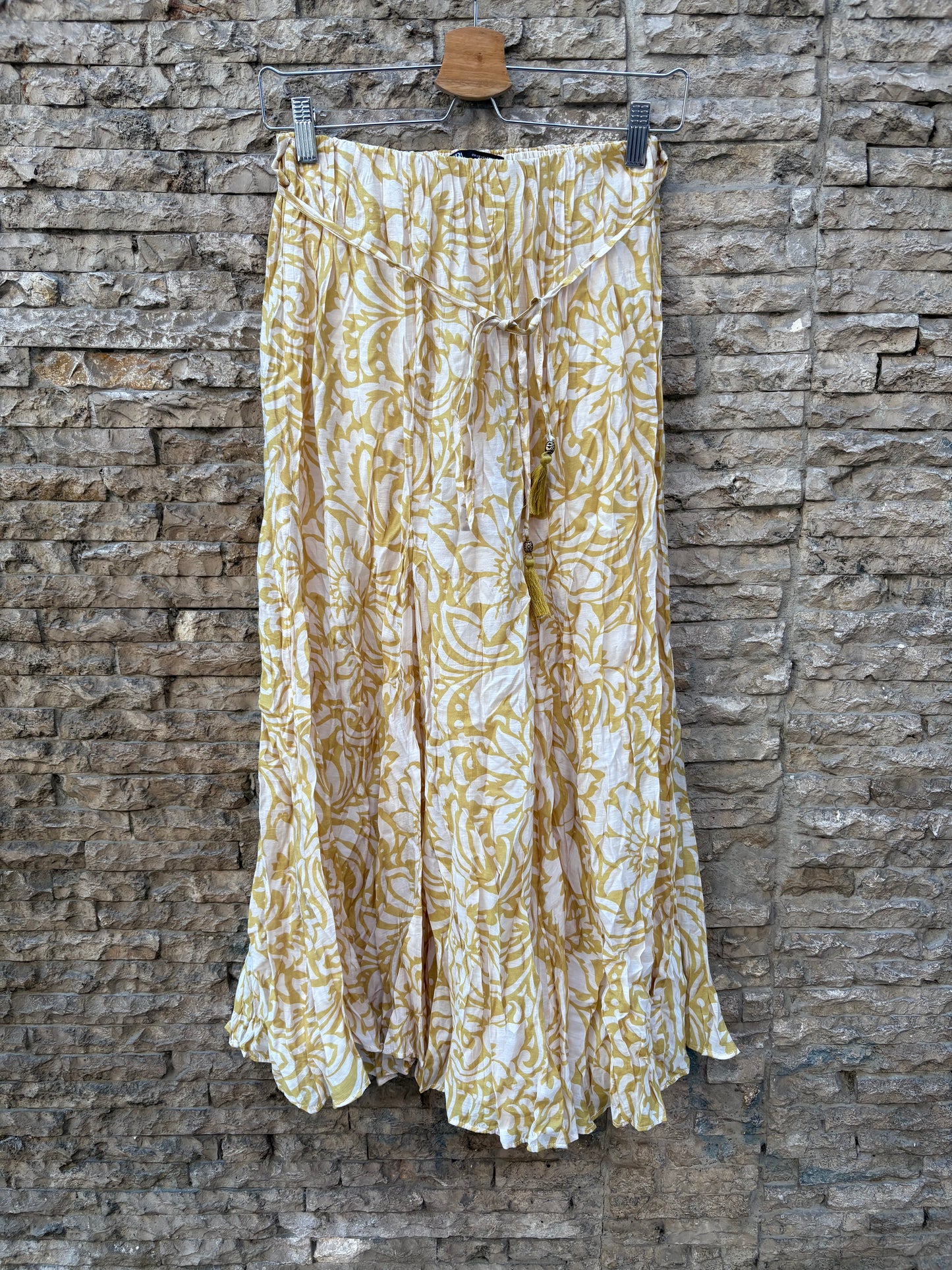 ZARA. Mustard printed skirt T.xs