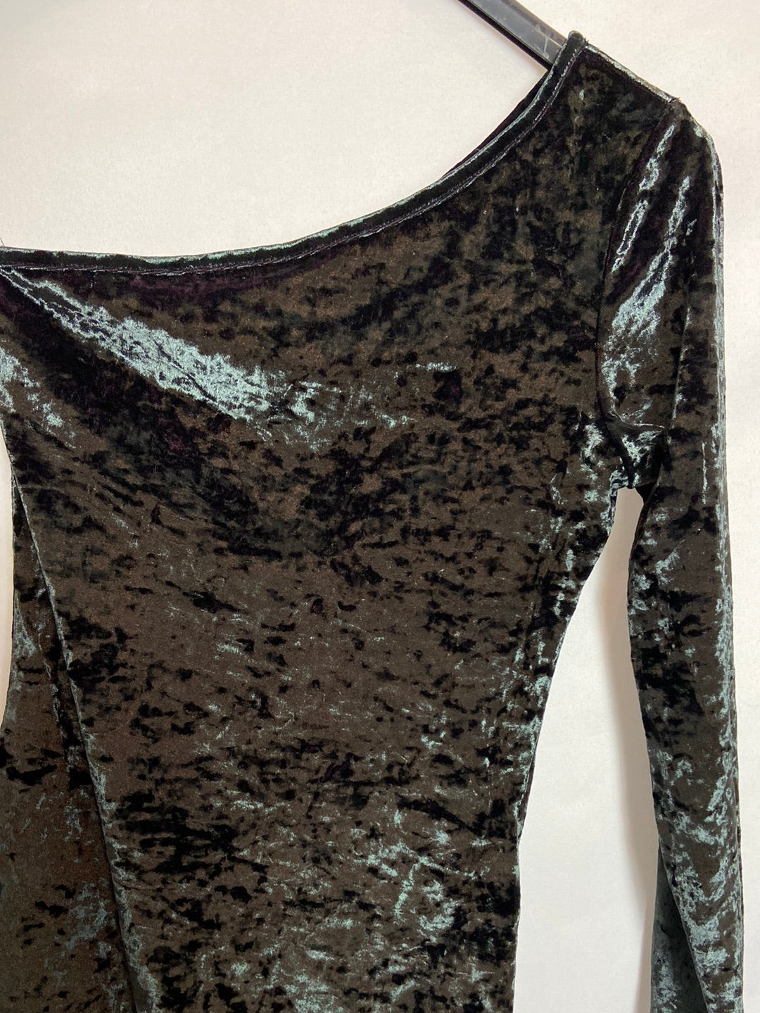 ZARA. Body negro terciopelo asimétrico T.S