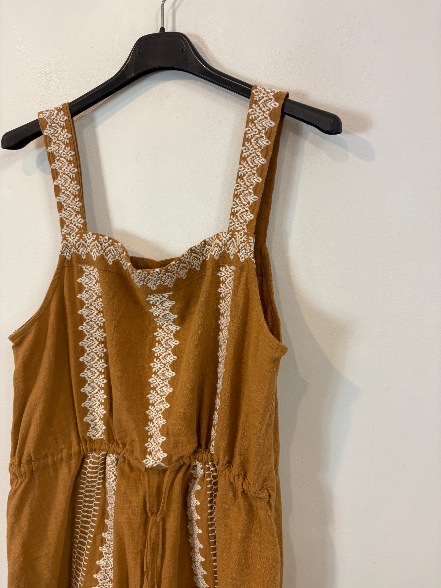 CORTEFIEL. Vestido midi bordados