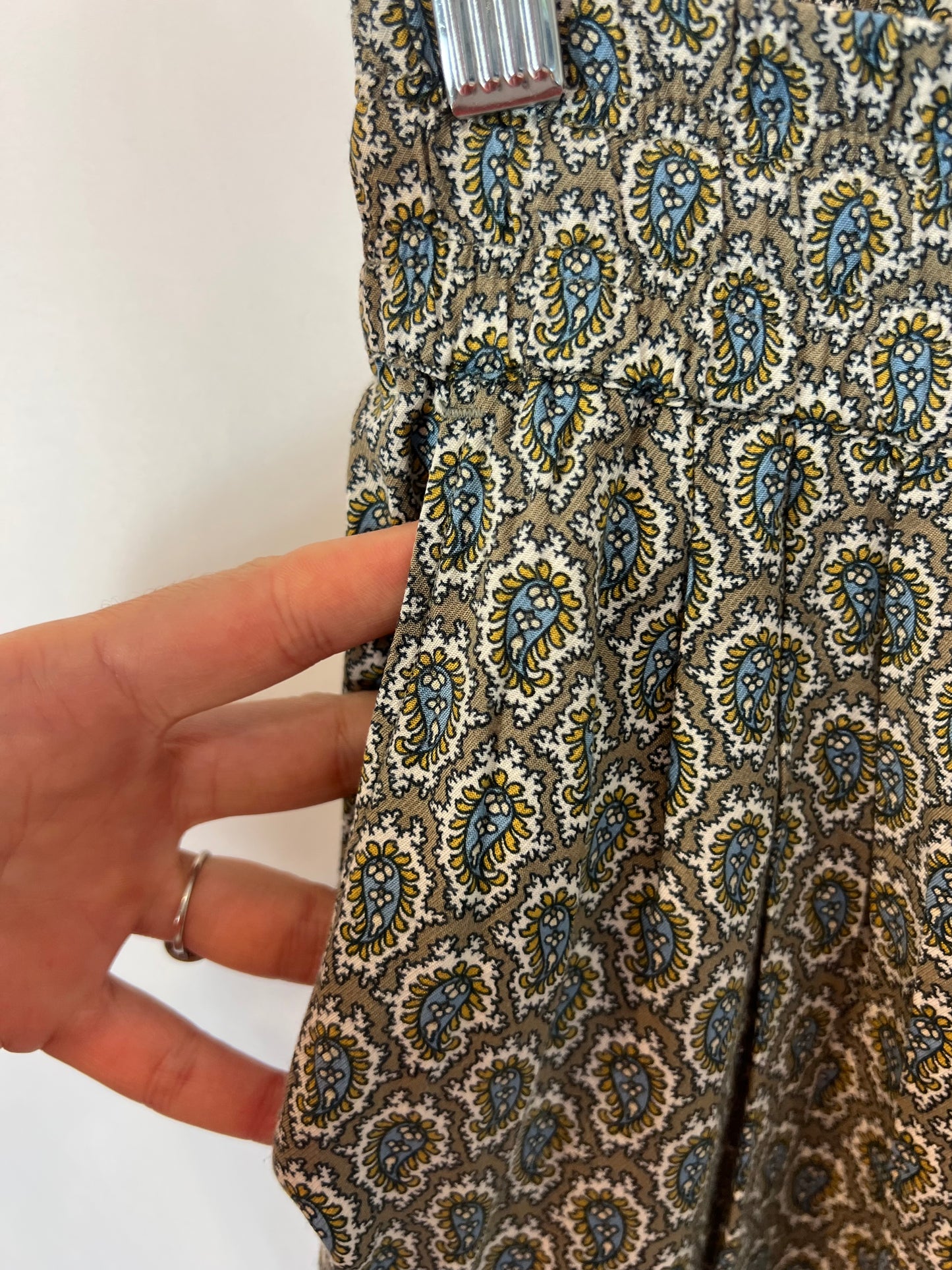 MASSIMO DUTTI. Pantalón fluido estampado. T 40