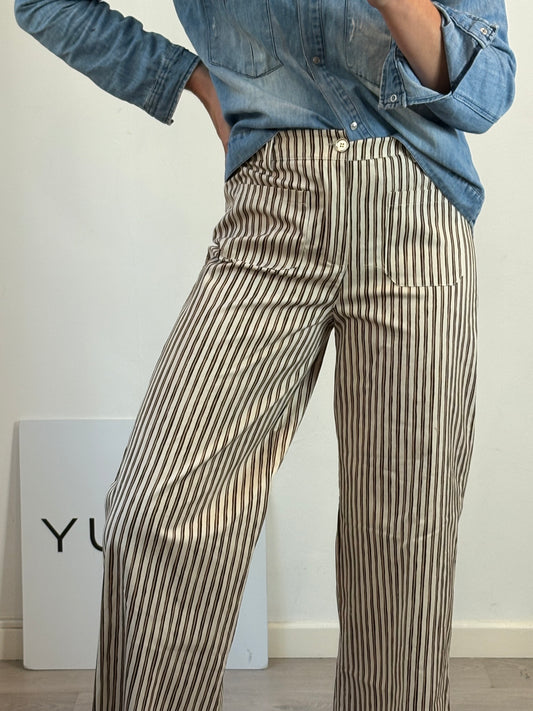 OTRAS. Pantalón rayas pata ancha