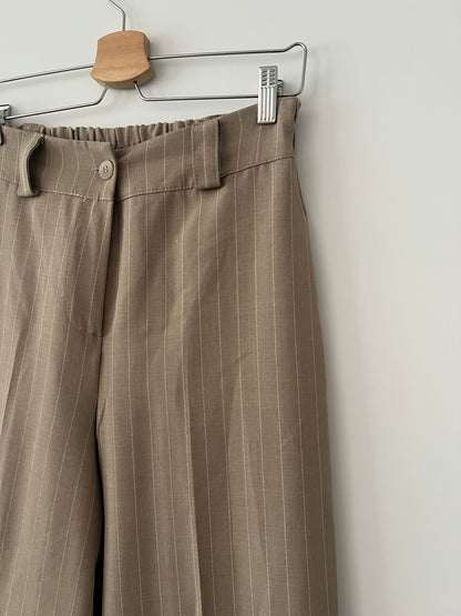 FLORIA. Conjunto beige rayas