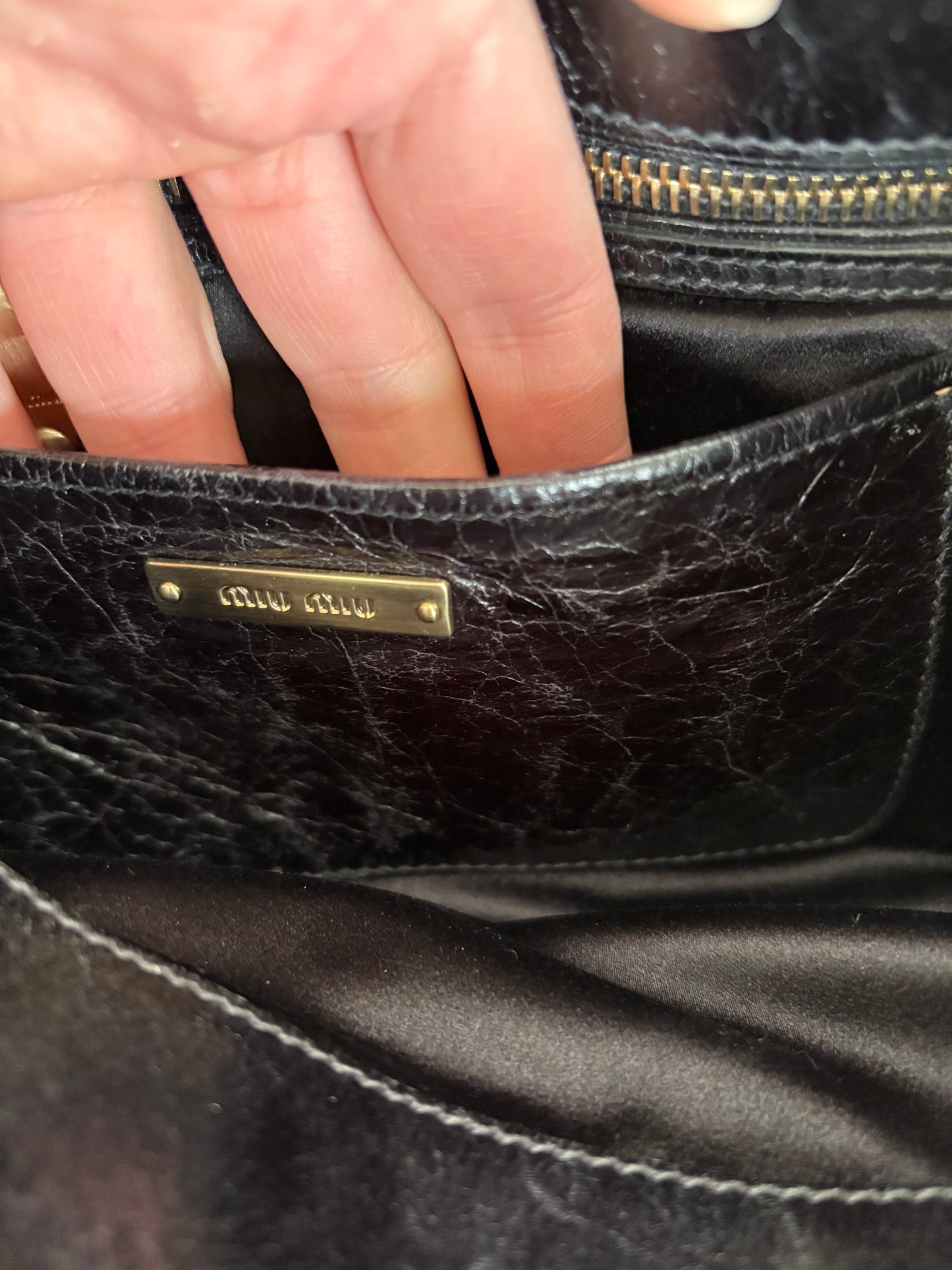 MIU MIU. Bolso matelassé piel negro