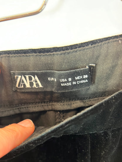 ZARA. Pantalón campana terciopelo. T S