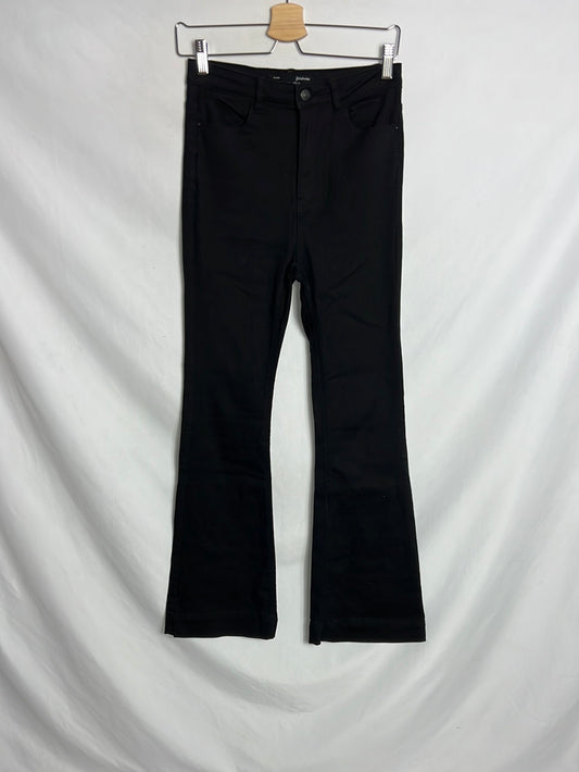 STRADIVARIUS. Pantalón negro campana T.36