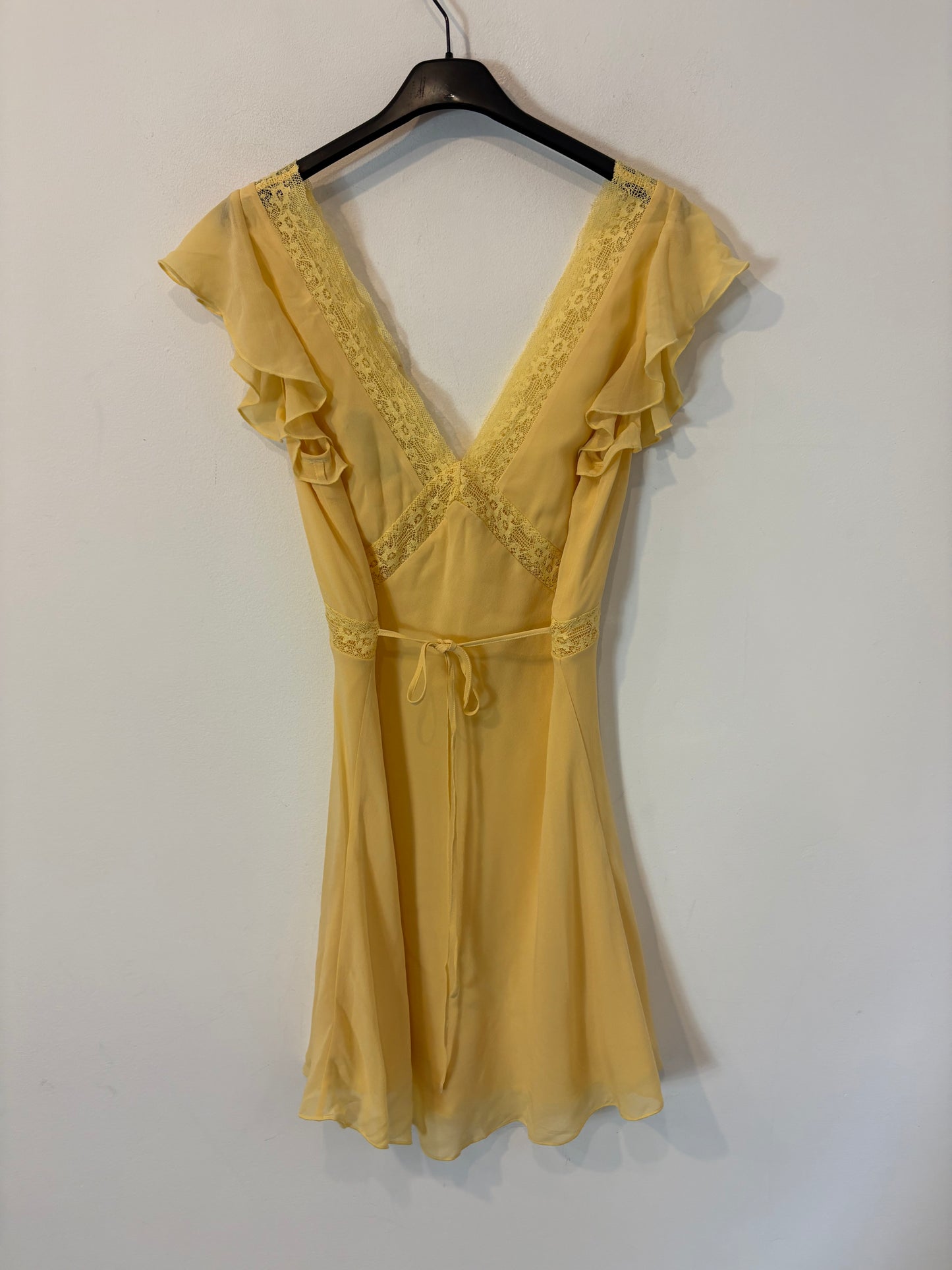 RÉALISATION. Vestido corto seda encajes. T M