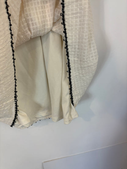 CORTEFEL. Vestido beige textura bordados. T S