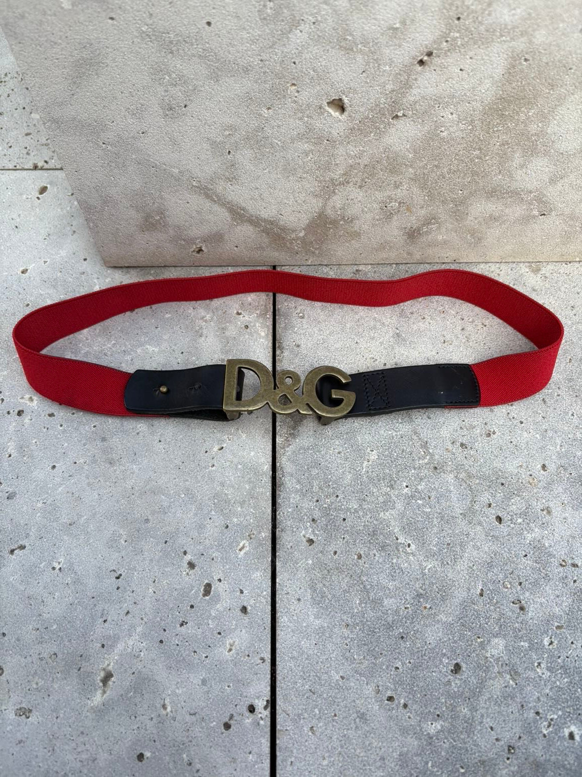 D&G. Cinturón rojo con piel
