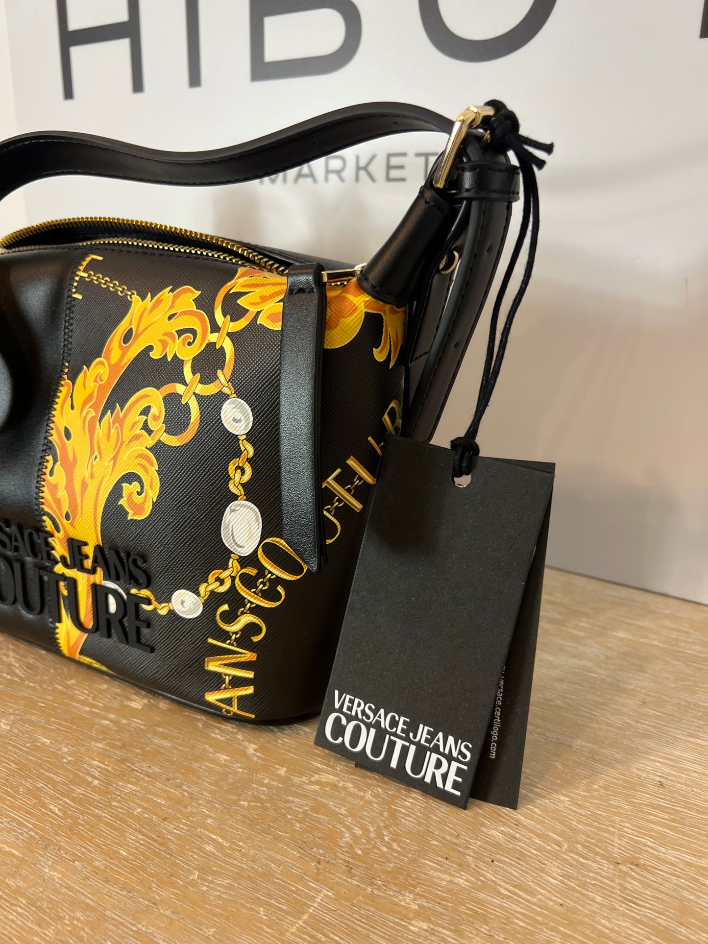 VERSACE JEANS COUTURE. Bolso negro detalle logo