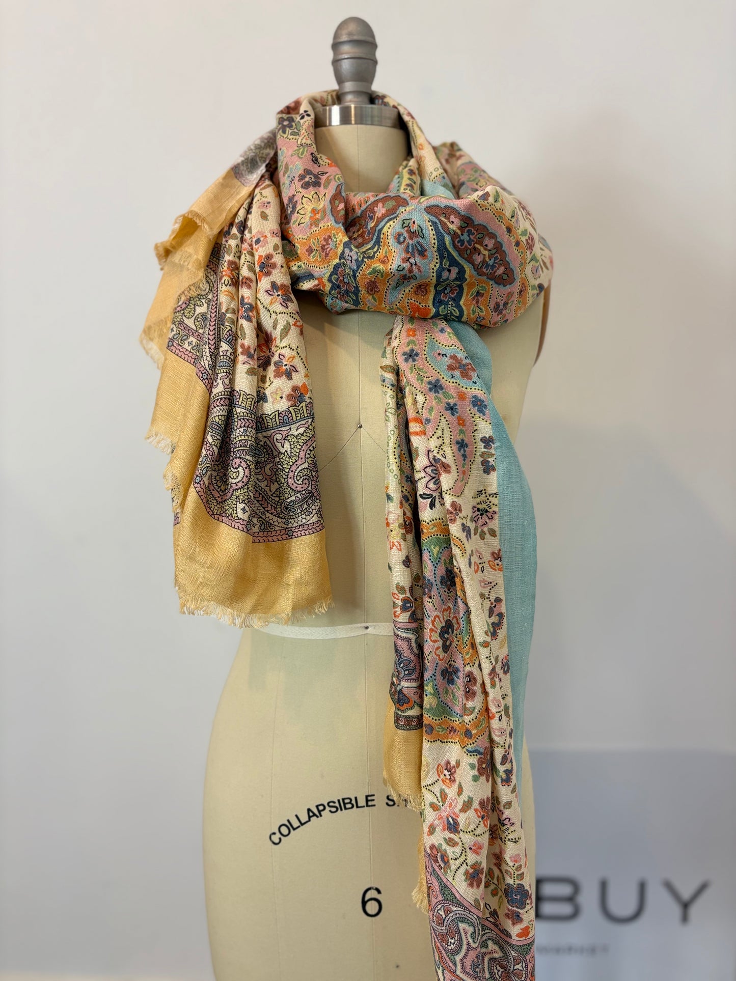 ETRO. Pañuelo multi estampado