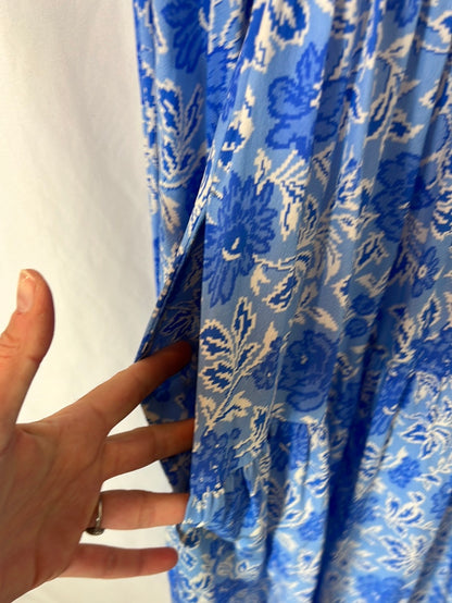 MASSCOB. Vestido midi seda estampado azules. T XS