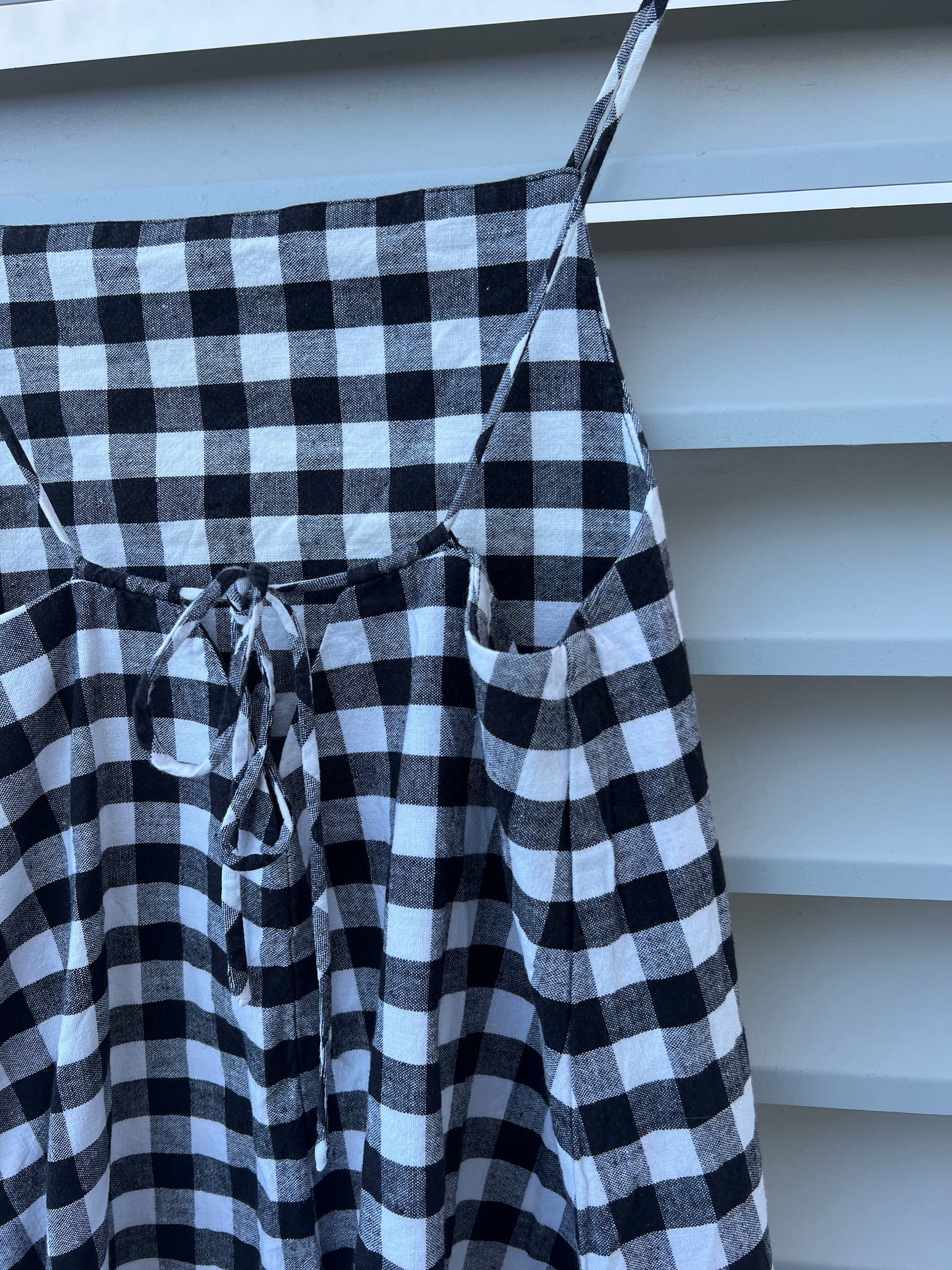 ZARA. Vestido cuadros negro y blanco