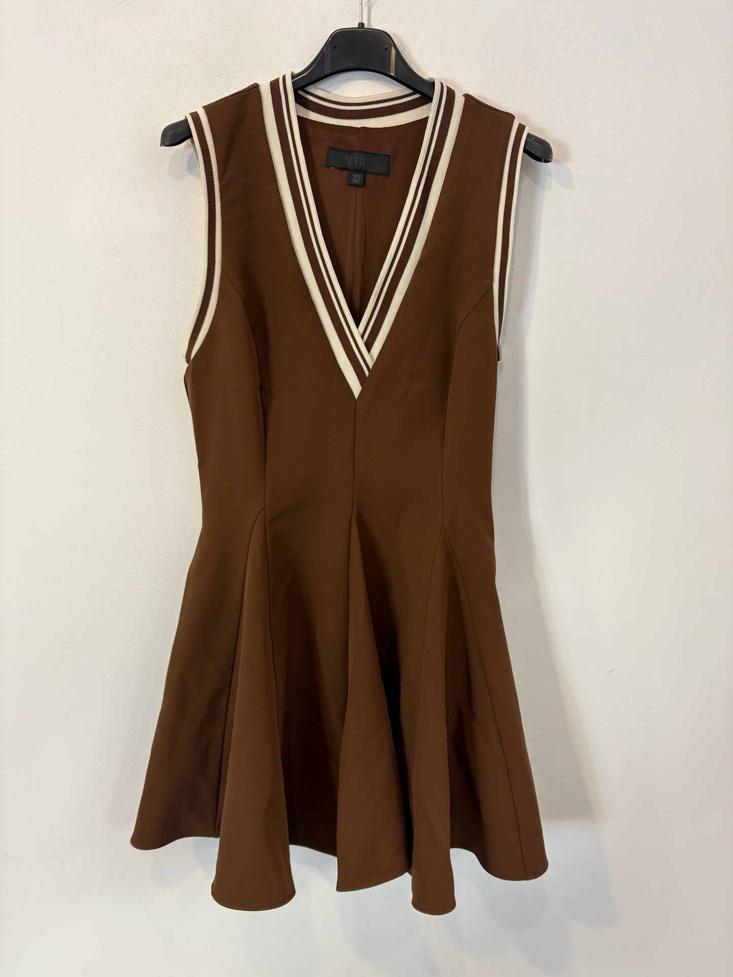 ZARA. Vestido marrón bolsillos