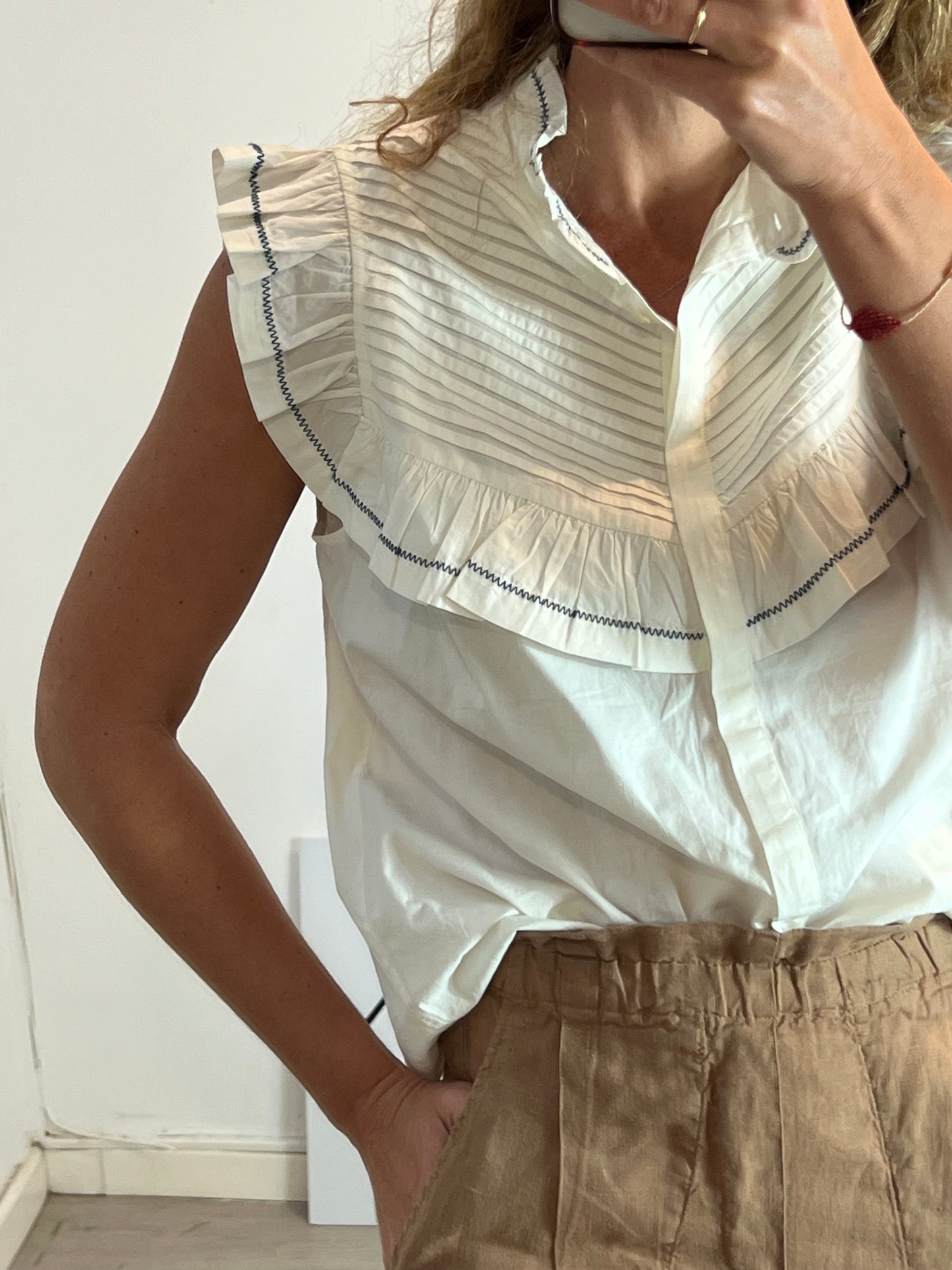 SEZANE. White sleeveless blouse with details, size 42