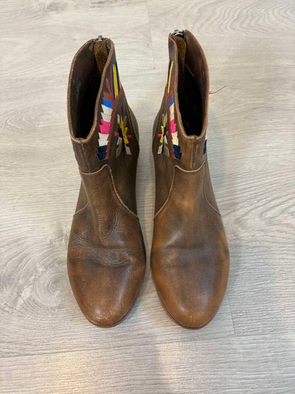 CYNTHIA VINCENT. Botines piel bordados. T 38