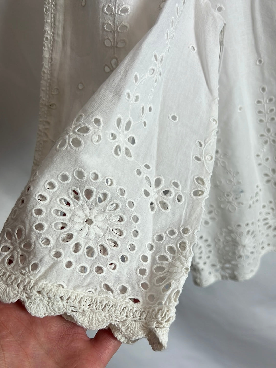 SÉZANE. Blusa blanca trioquelada. T 36