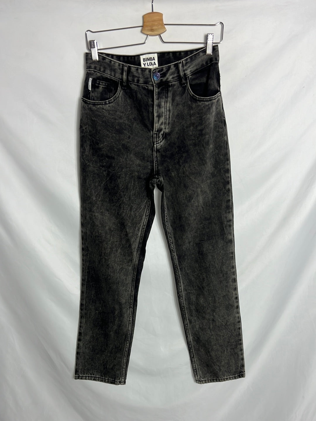 BIMBA Y LOLA. Denim negro efecto desgastado. T 38