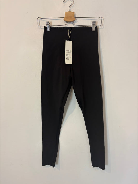 OYSHO. Mallas negras deportivas