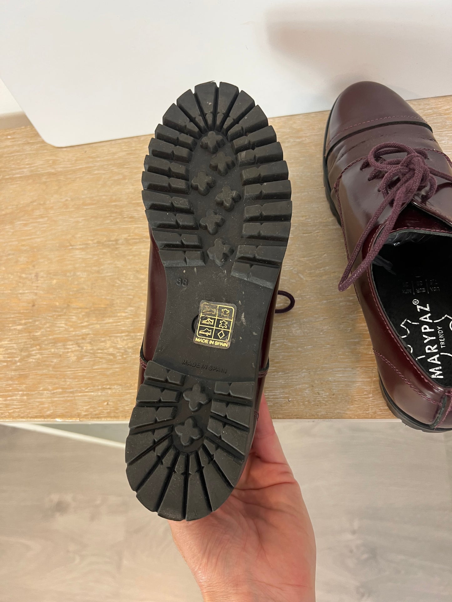 MARIPAZ. Burgundy patent leather shoes, size 38