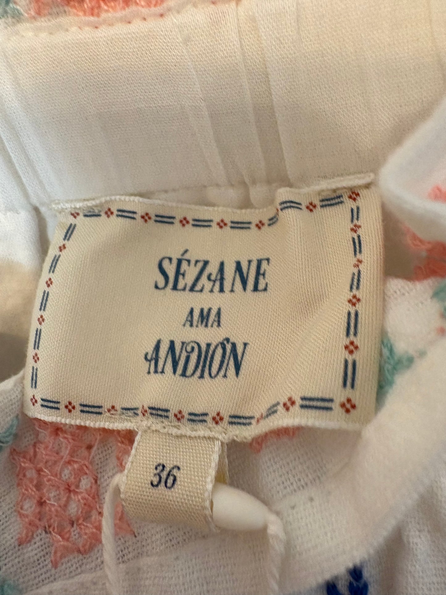 SÉZANE x ANDION. Top blanco bordados