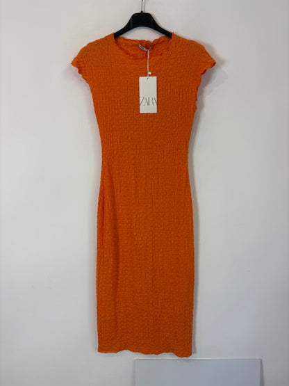 ZARA. Vestido midi naranjas elásticos. T S