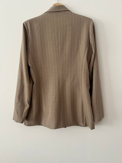 FLORIA. Conjunto beige rayas