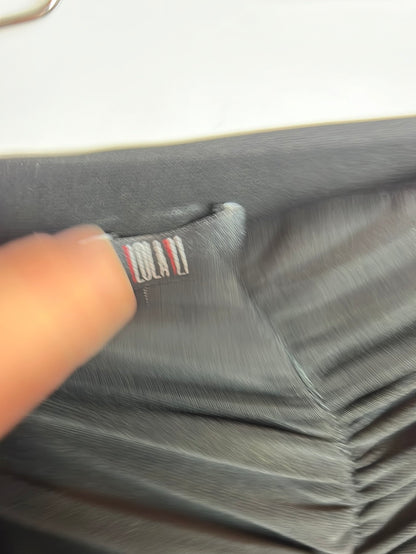 LOLA LI. Falda midi negra elástica fruncida. T 38