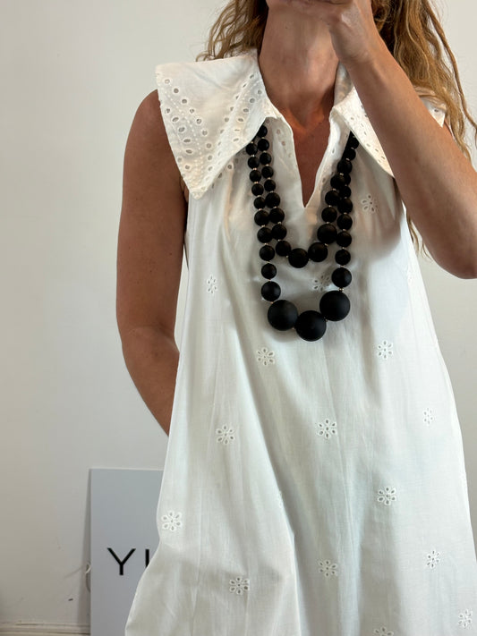 Collar negro bolas