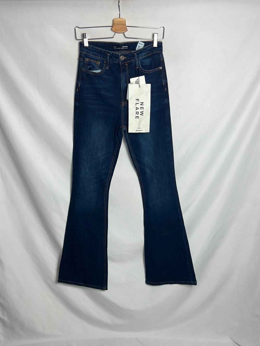 STRADIVARIUS. Denim campana oscuro. T 38