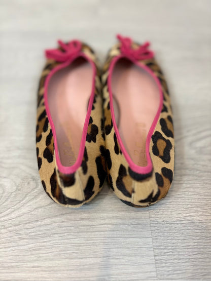 PRETTY BALLERINAS. Bailarinas piel textura detalles en fucsia. T 38