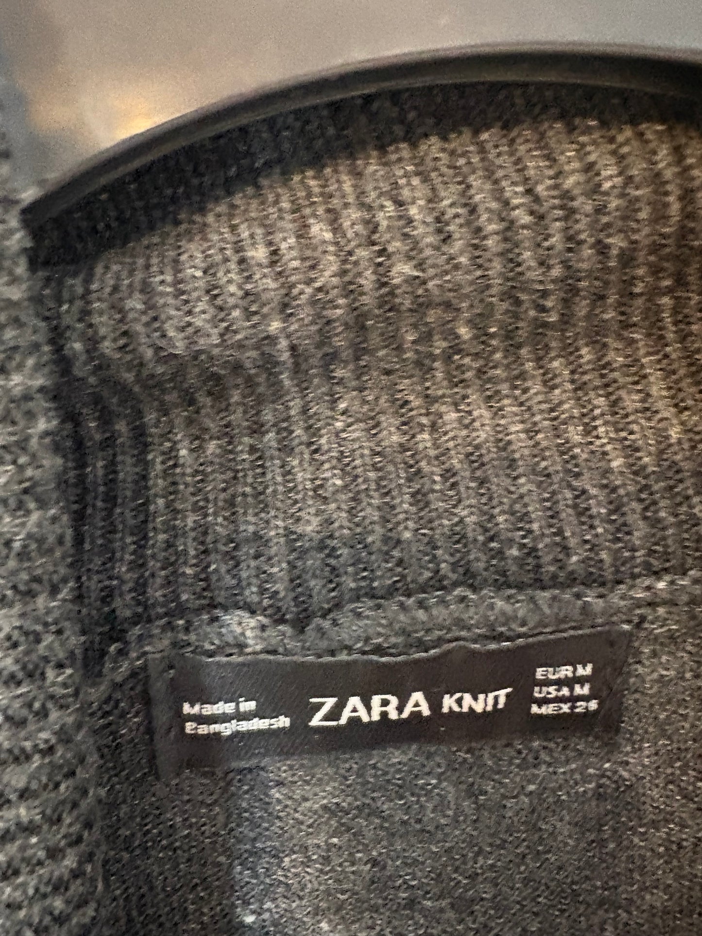 ZARA. Jersey gris jaspeado cuello vuelto