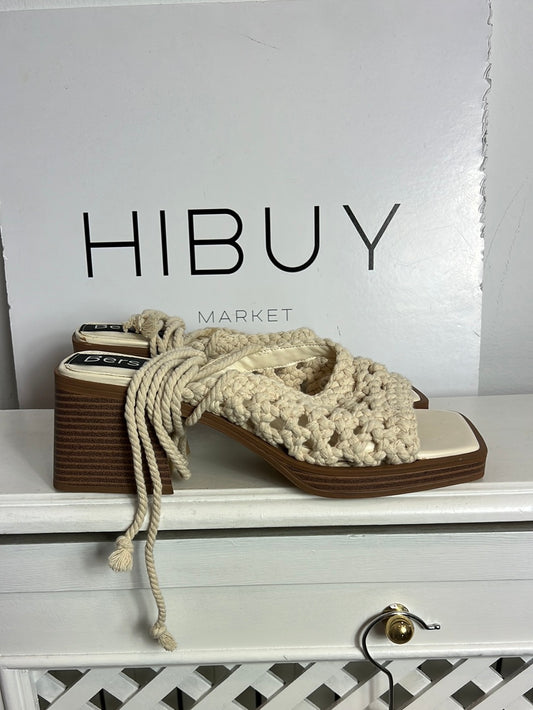 BERSHKA. Sandalias plataforma crochet . T 39