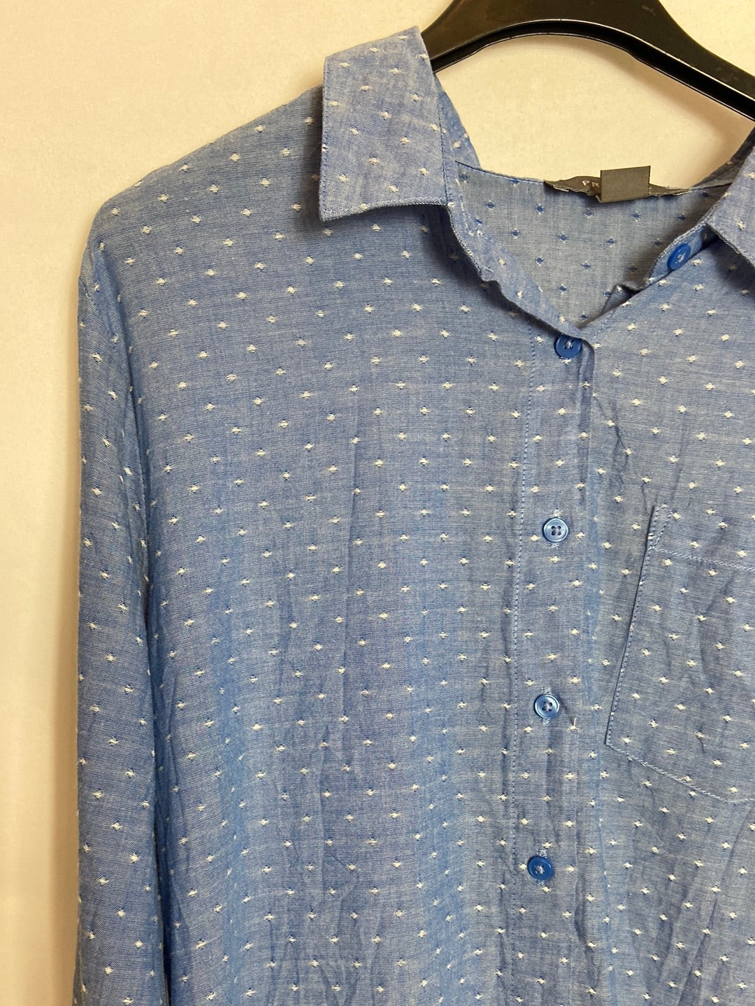 PRIMARK. Camisa azul topitos T.40