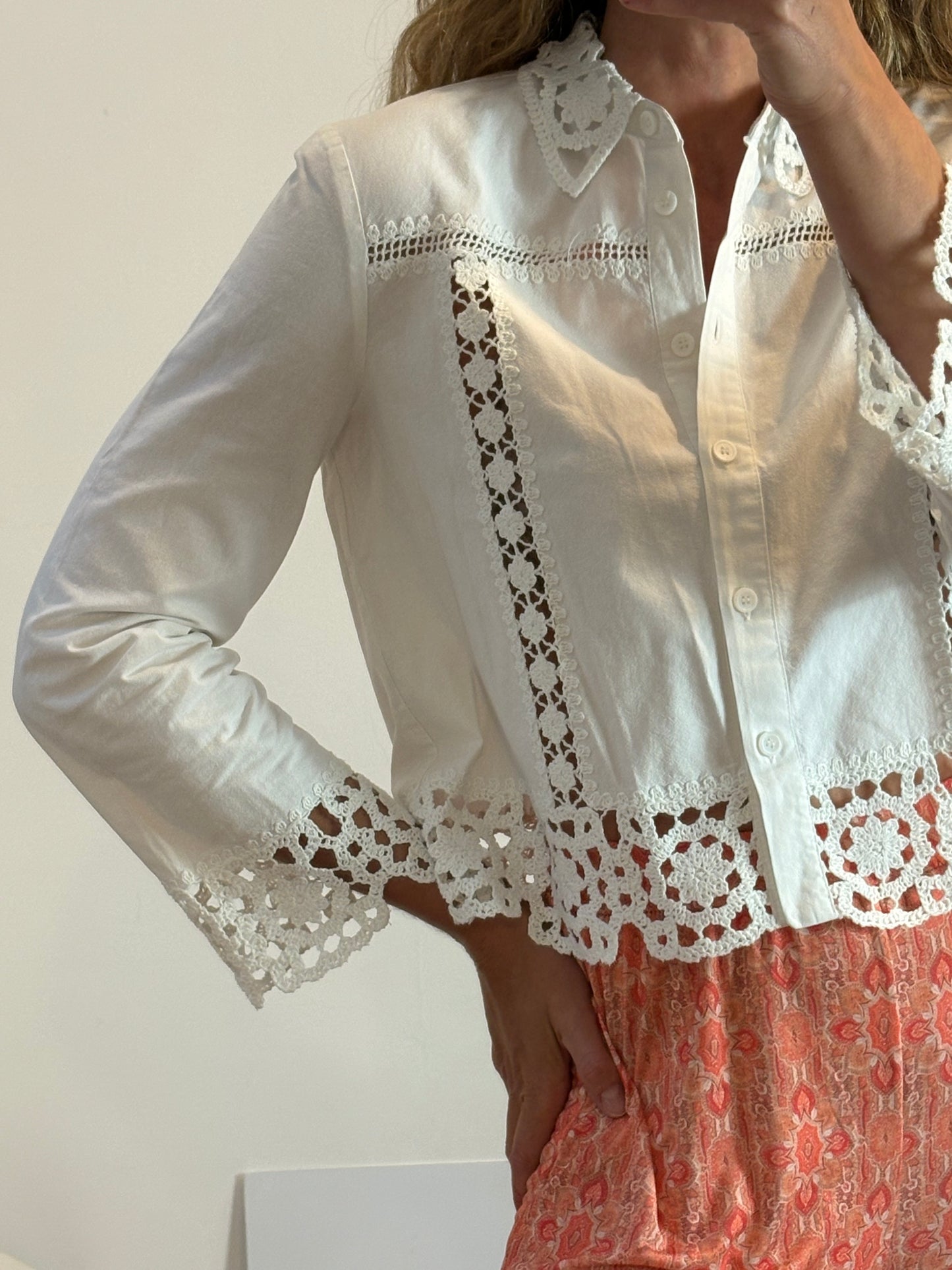 ZARA. Blusa blanca crochet