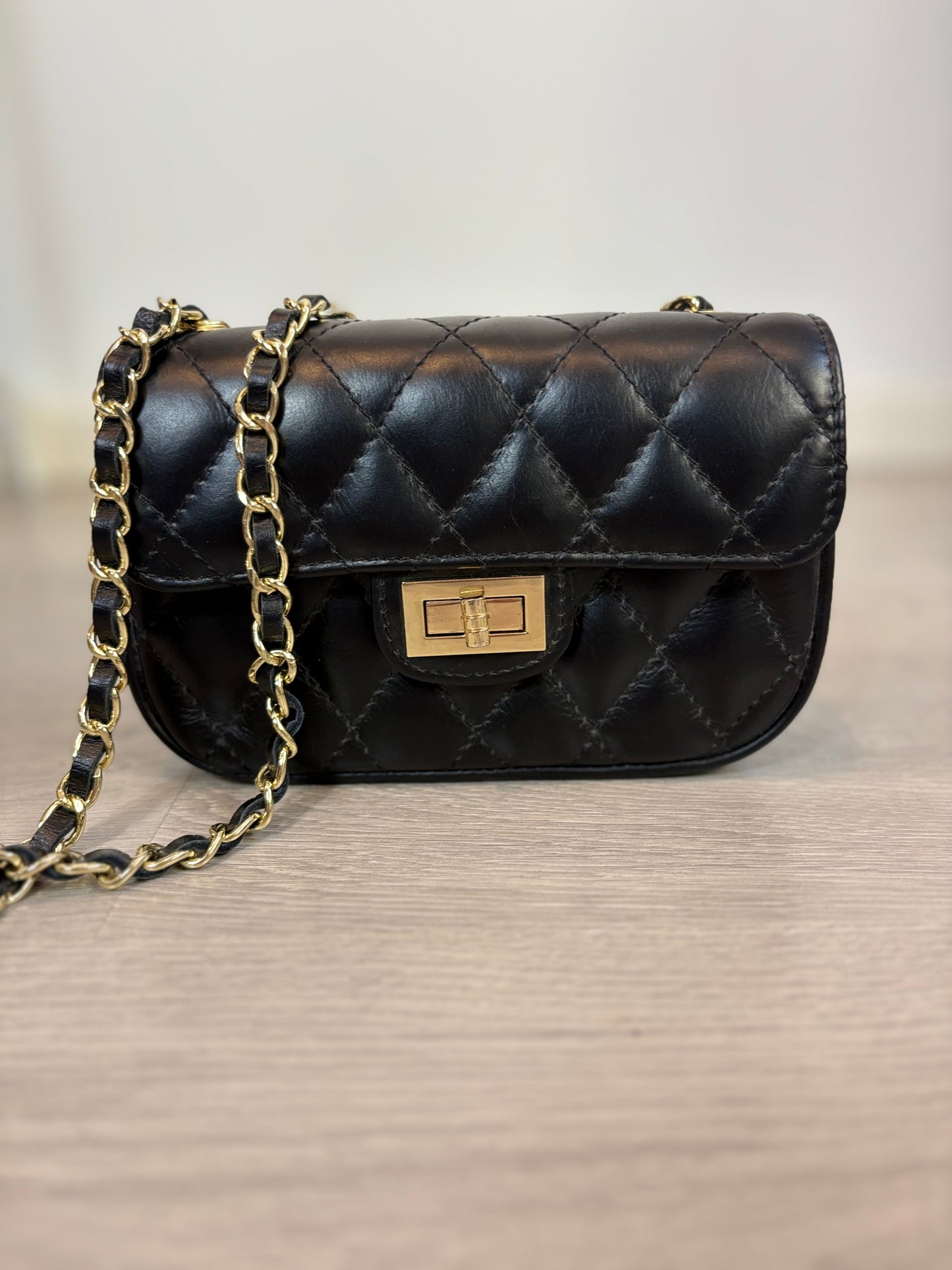 Otras. Bolso negro piel Ubrique