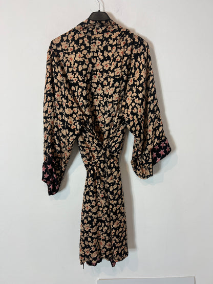 LOVE STORIES. kimono negro reversible/estrellas T.s