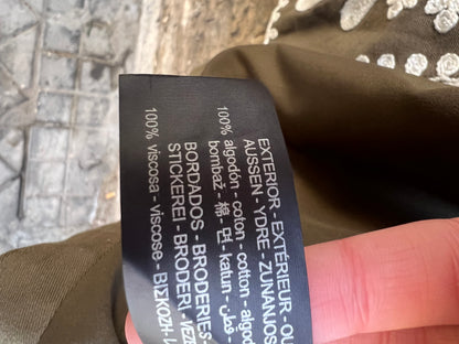 ZARA. Chaleco verde bordado. T L