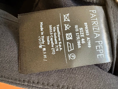 PATRIZIA PEPE. Traje de chaqueta negro botones dorados