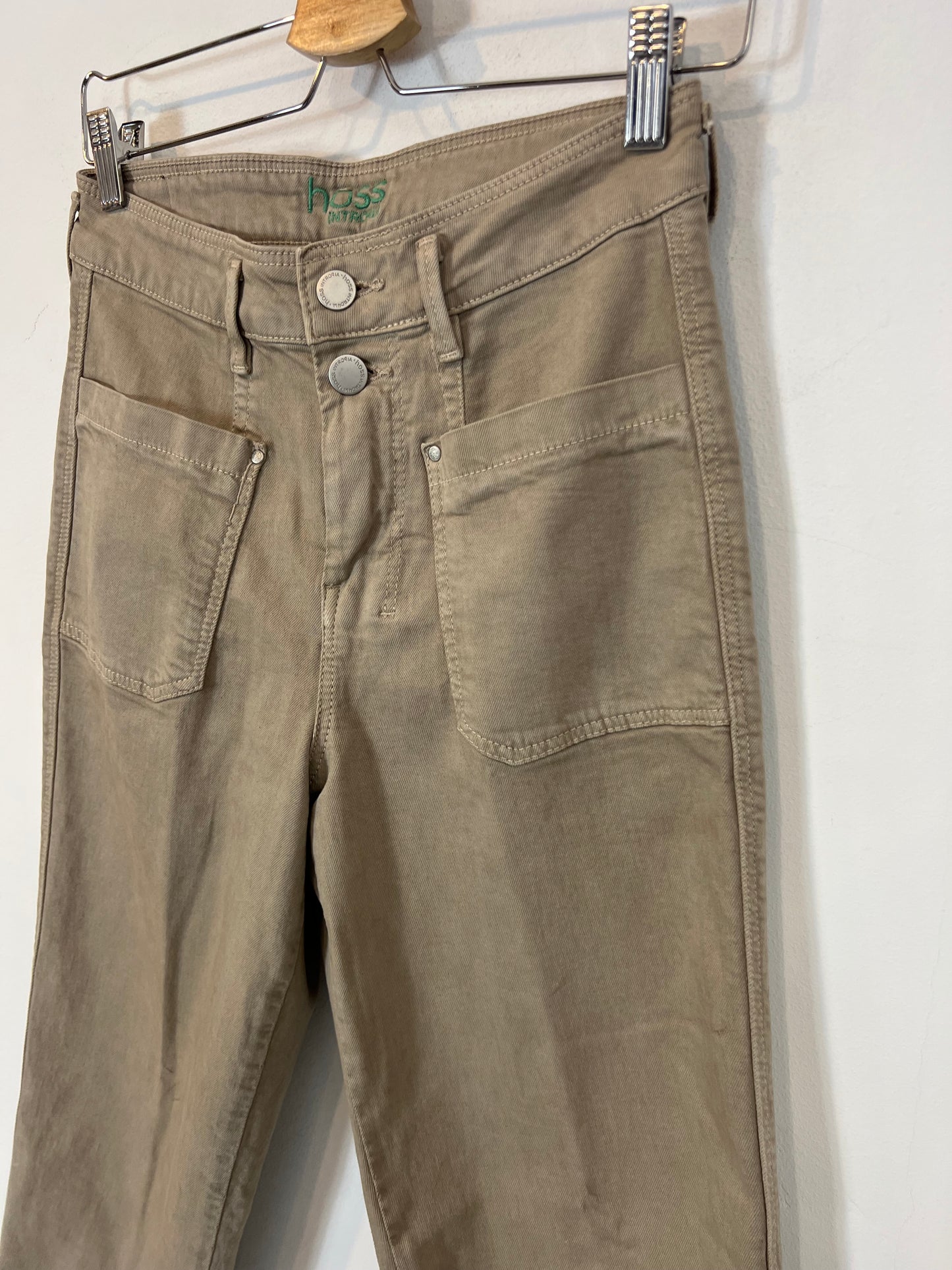 INTROPIA. Beige trousers with pockets. Size 36