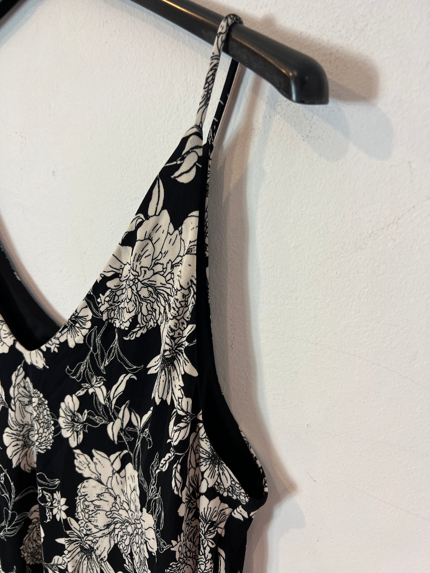 H&amp;M. Black floral Ts top