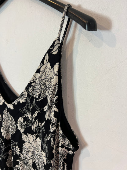 H&amp;M. Black floral Ts top