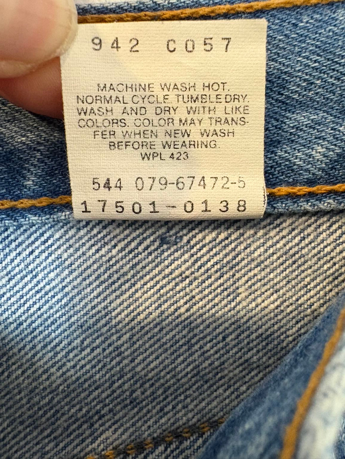 LEVI’S . Denim vintage abotonado lavado medio