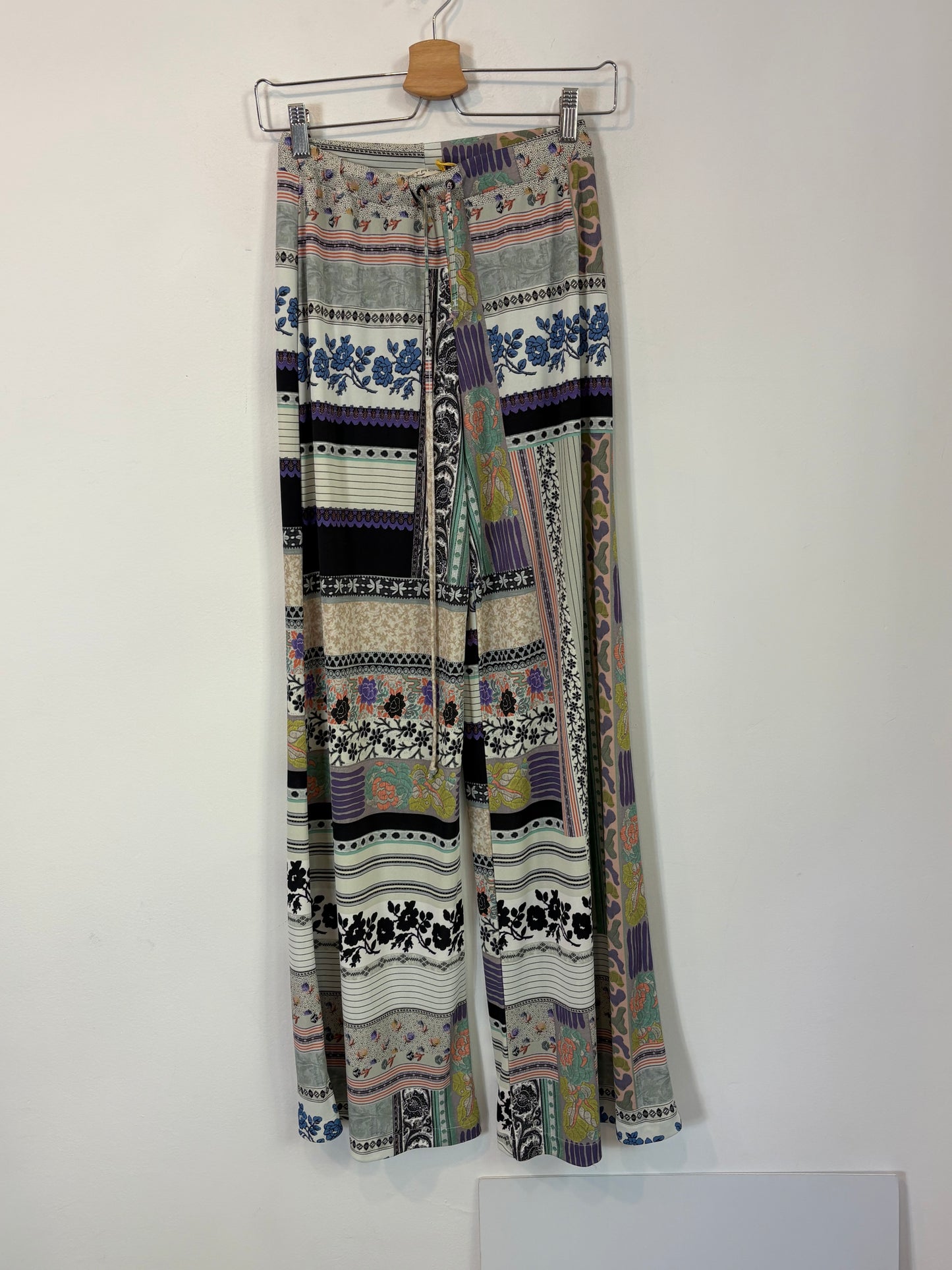 ETRO. Pantalón fluido estampado. T 36
