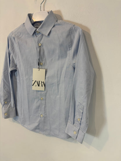 ZARA. Camisa clásica azul claro. T 7 años