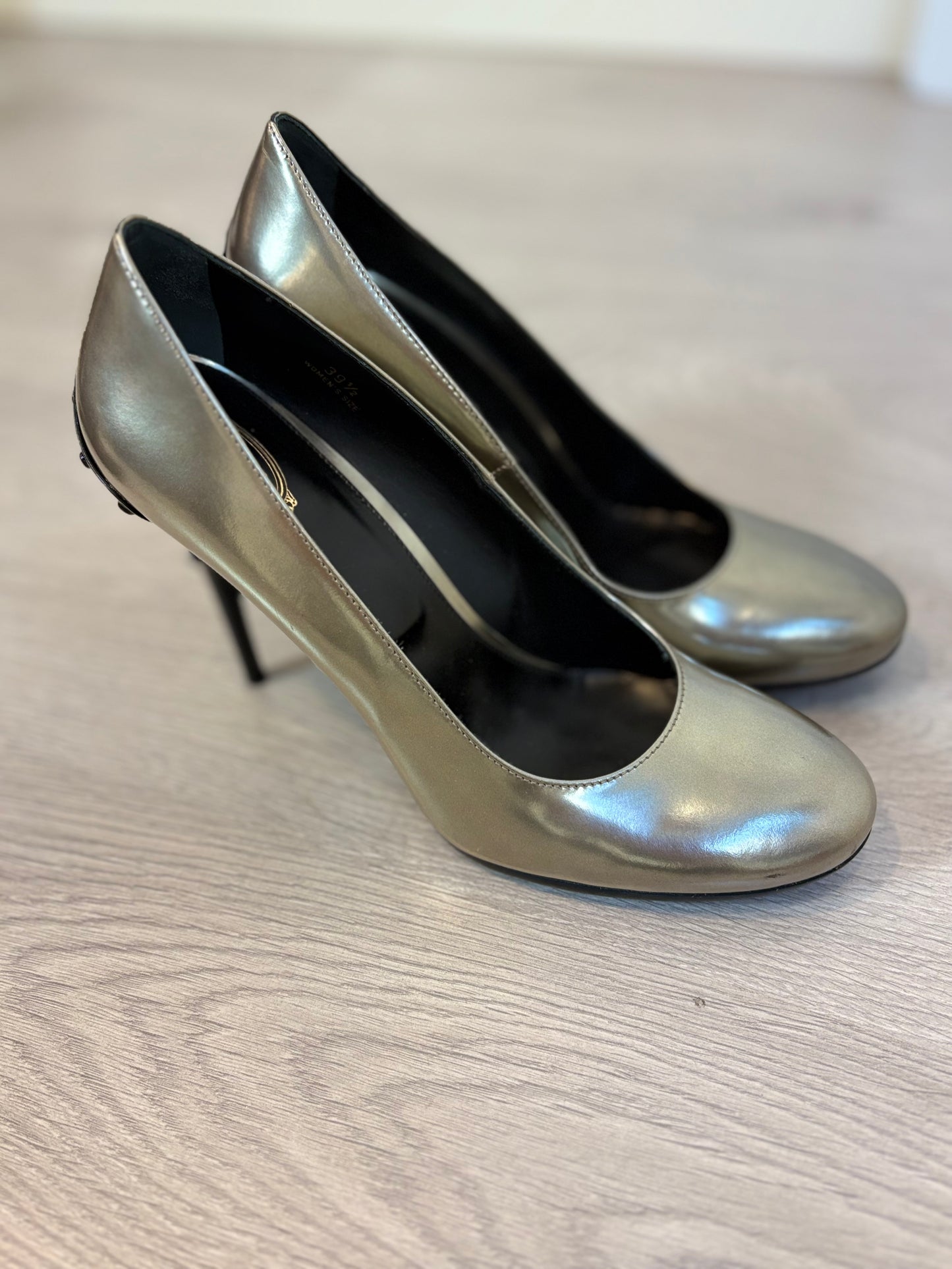 TOD'S. Tacones metalizados. T 39,5