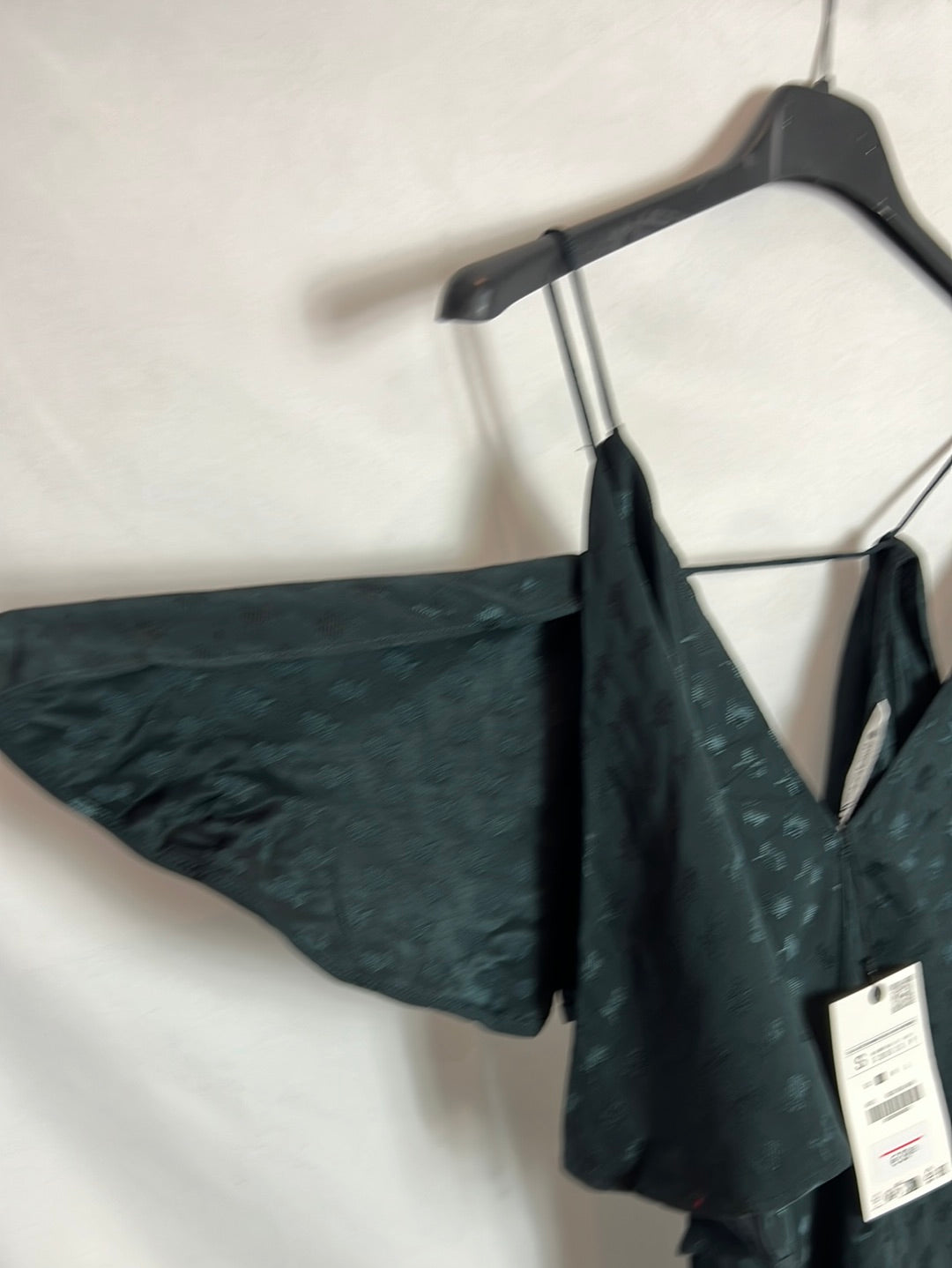 ZARA. Asymmetrical green satin top. TS