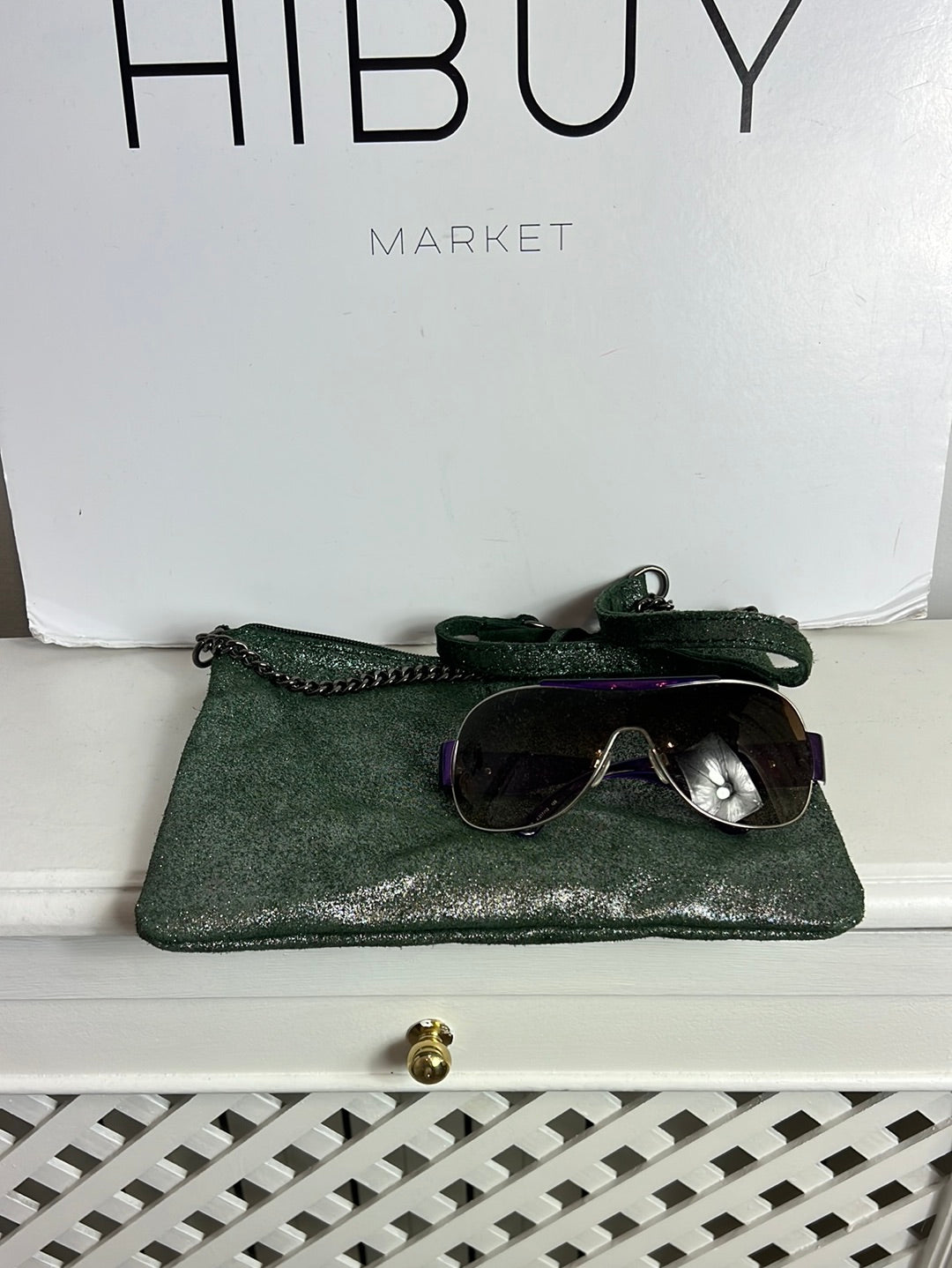 OTRAS. bolso piel verde brillo